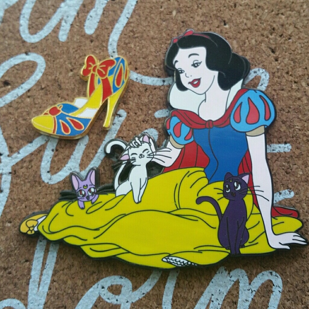Disney pins